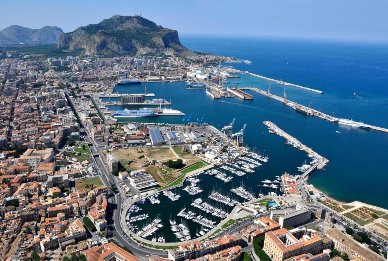 Location10 Bed and Breakfast Palermo Buitenkant foto